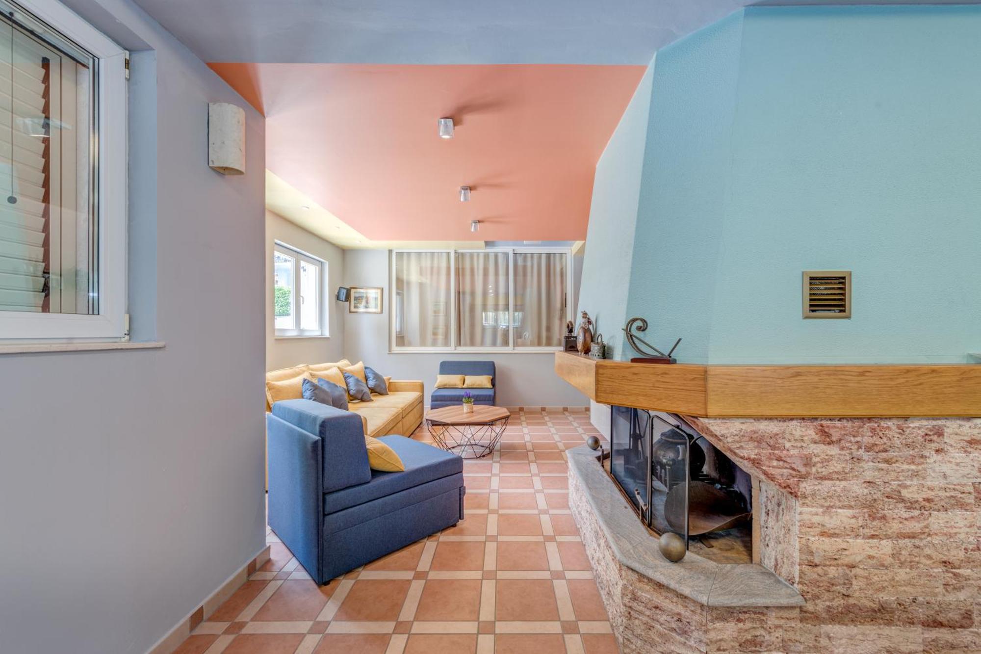 Blue Dolphin Apartment - Private Indoor Pool, Jacuzzi, Garden Split Eksteriør billede