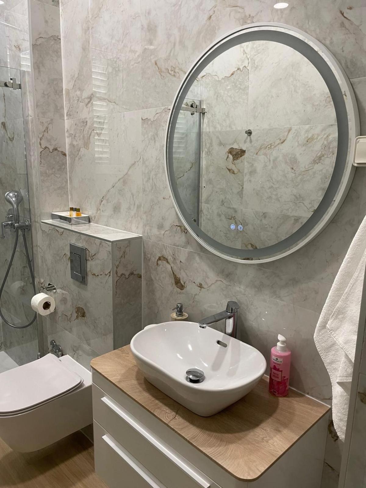 Blue Dolphin Apartment - Private Indoor Pool, Jacuzzi, Garden Split Eksteriør billede
