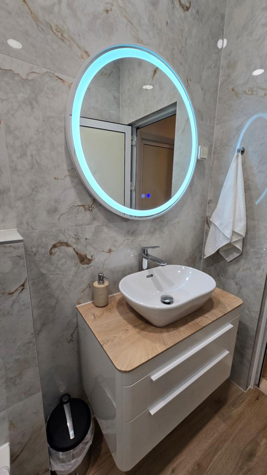 Blue Dolphin Apartment - Private Indoor Pool, Jacuzzi, Garden Split Eksteriør billede